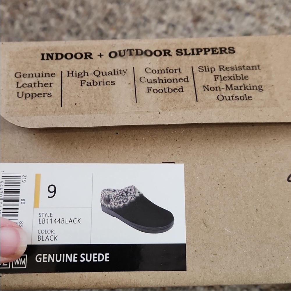 Clarks leather indoor outdoor Women's Black Slippers fleece lined - Picture 7 of 16